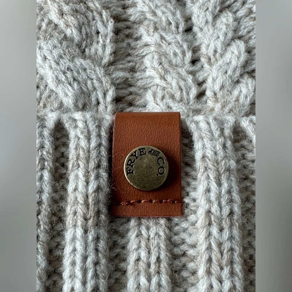 Frye & Co Cable Knit Beanie Pom Pom Hat Oatmeal NWT Fits Teens/ Small
